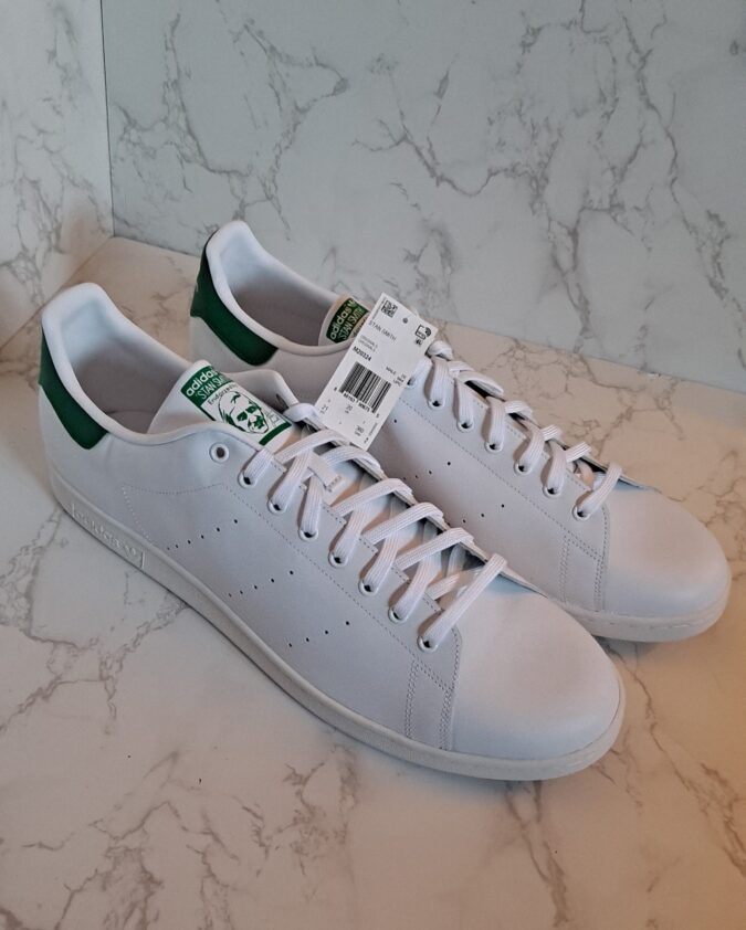 White sneakers with green heel tabs